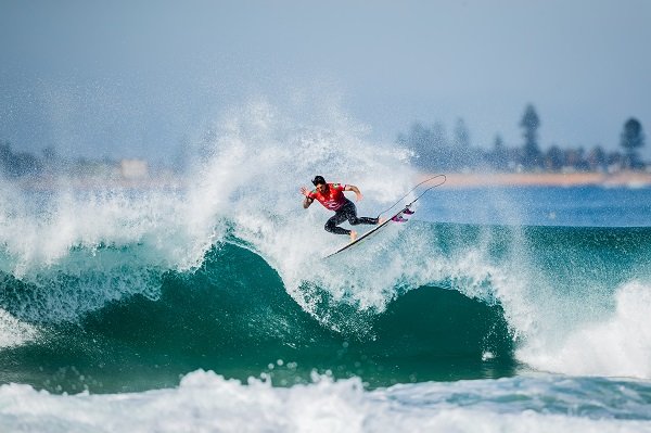 Gabriel Medina é campeão em etapa na Austrália; Tatiana Weston