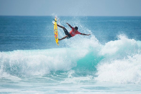 Filipe Toledo voando para a vitória em Trestles (Foto: Kirstin Scholtz - WSL)