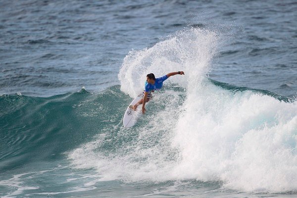 Alex Ribeiro estreando no CT na Gold Coast (Foto: Kelly Cestari - WSL)