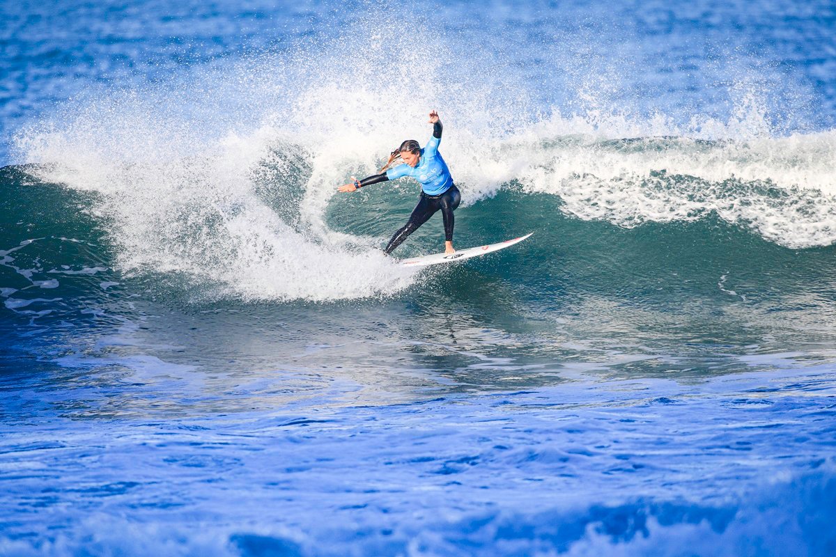 Três surfistas do Brasil e uma do Peru avançam no Challenger Series de Portugal