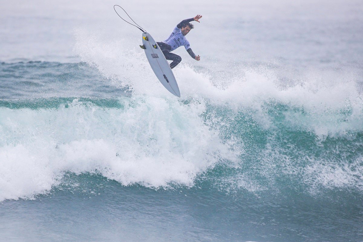 Cinco brasileiros já avançaram para as oitavas de final do EDP Ericeira Pro em Portugal