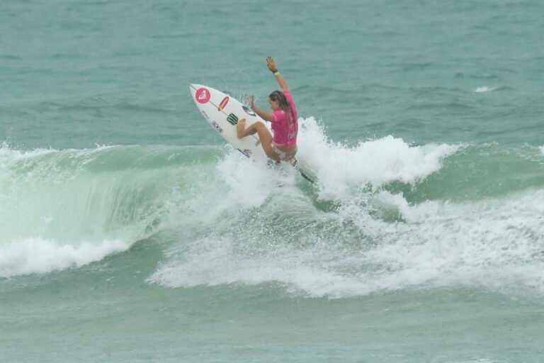 Competições femininas abrem a sexta-feira do WSL Taíba Pro em São Gonçalo do Amarante no Ceará
