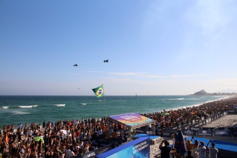 Marinha do Brasil sobrevoa os céus de Itaúna com demonstrações eletrizantes neste sábado no VIVO Rio Pro