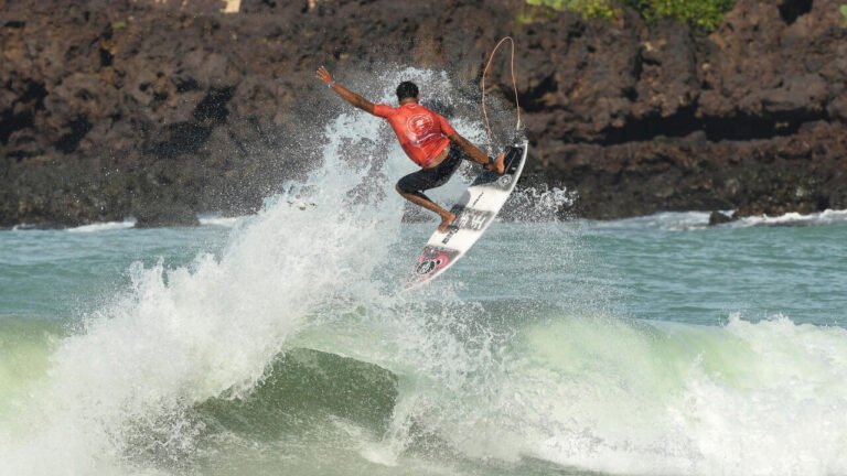 Cauã Costa (CE) registra maior nota e somatório do dia na abertura da etapa de Natal do Circuito Banco do Brasil de Surfe