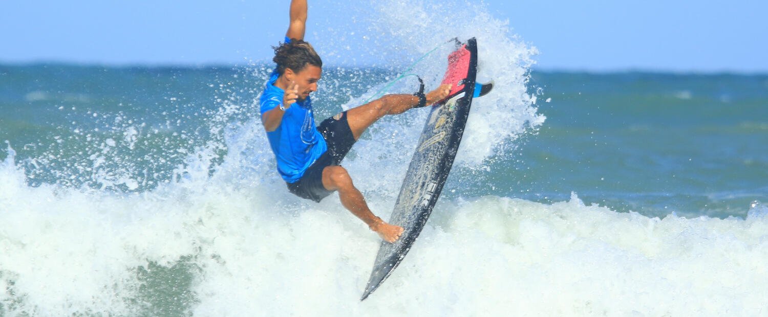 Atual campeão da etapa de Natal do Circuito Banco do Brasil de Surfe, Mateus Sena festeja volta do Qualifying Series a cidade e se diz pronto para o bicampeonato