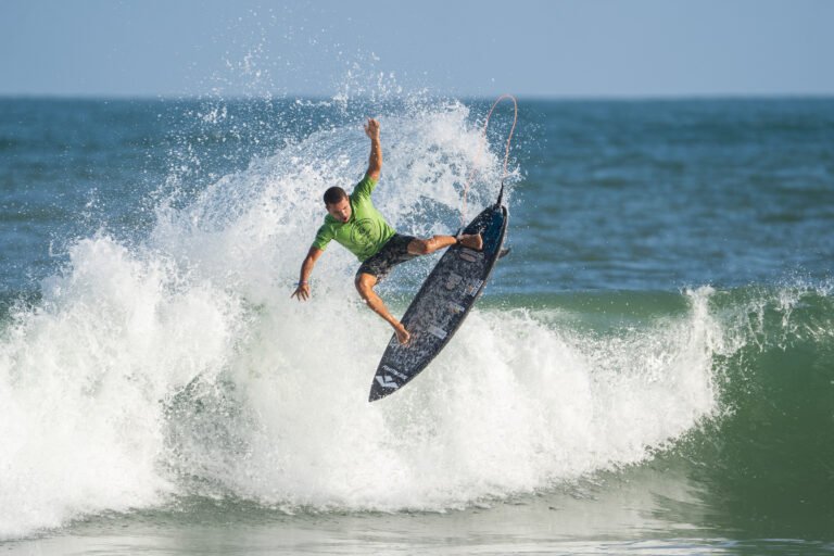 Show de aéreos, high scores e fortes emoções marcam o segundo dia do Circuito Banco do Brasil de Surfe 2025