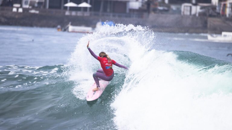Drama y hazaña en el Iquique Pro de la WSL: brasileña Luara Mandelli eliminó a chilenas favoritas tras espectacular caída