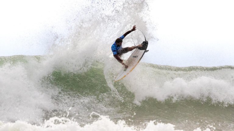 Señoritas Open Pro: Peruanos y Brasileros dominan olas