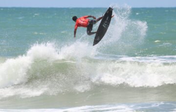 Nota 10 marca primeiro dia do WSL Layback Pro Taíba QS 4000