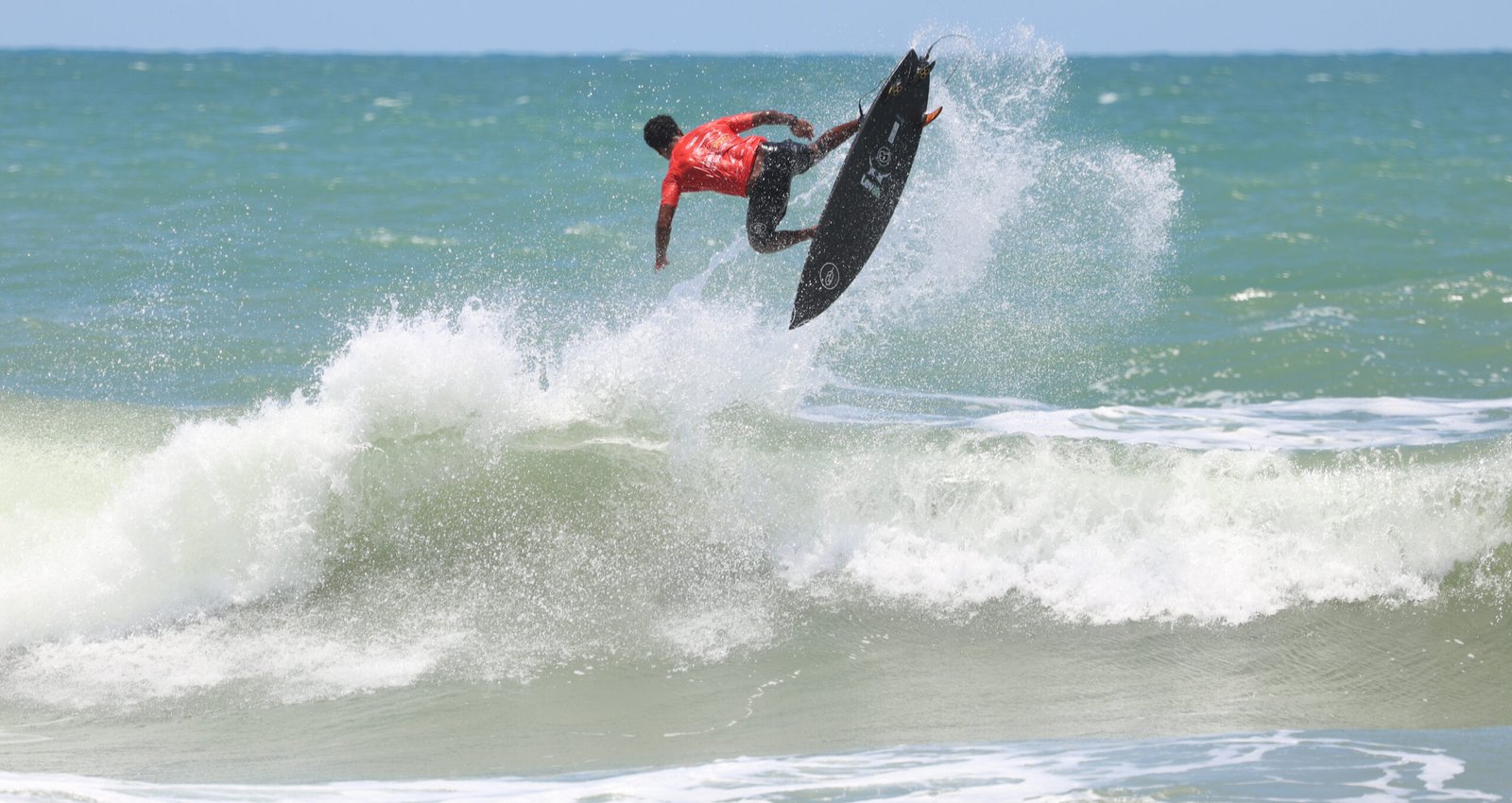 Nota 10 marca primeiro dia do WSL Layback Pro Taíba QS 4000