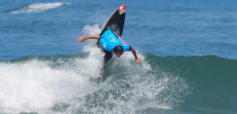 Matheus Navarro brilha em dia de estreias no Circuito Banco do Brasil de Surfe - Etapa Imbituba
