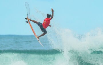 Prefeitura de Florianópolis apresenta LayBack Pro Costão Floripa avança com show de surfe no Santinho