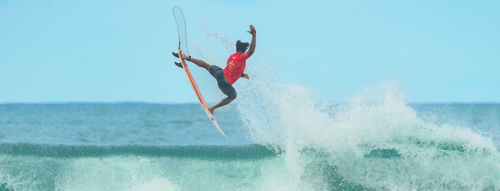 Prefeitura de Florianópolis apresenta LayBack Pro Costão Floripa avança com show de surfe no Santinho