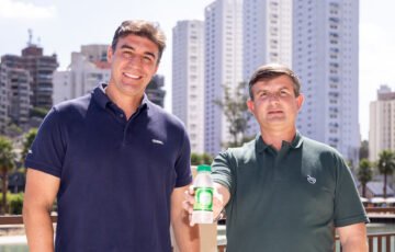 Aquacoco fecha parceria com WSL e reforça presença no surfe brasileiro em 2026