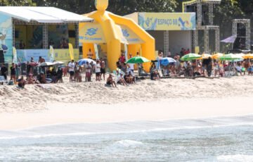 WSL transforma Itamambuca em festival de esporte, música e experiências durante etapa do QS em Ubatuba