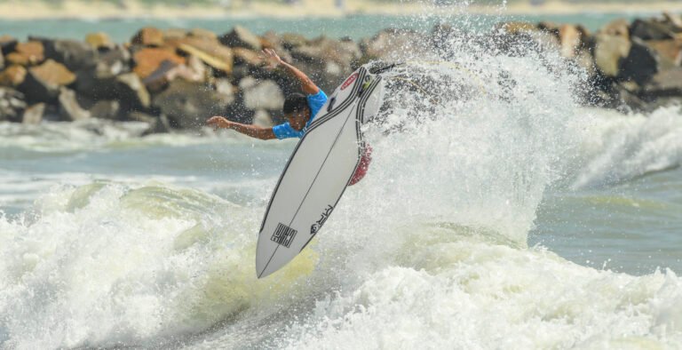 Primeiro dia do Circuito Banco do Brasil de Surfe - Etapa Natal concluído na Praia de Miami