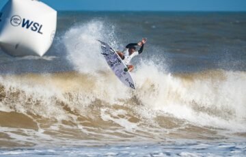 Tainá Hinckel avança e Pablo Gabriel lidera primeiro dia do Circuito Banco do Brasil de Surfe - Etapa Guarapari
